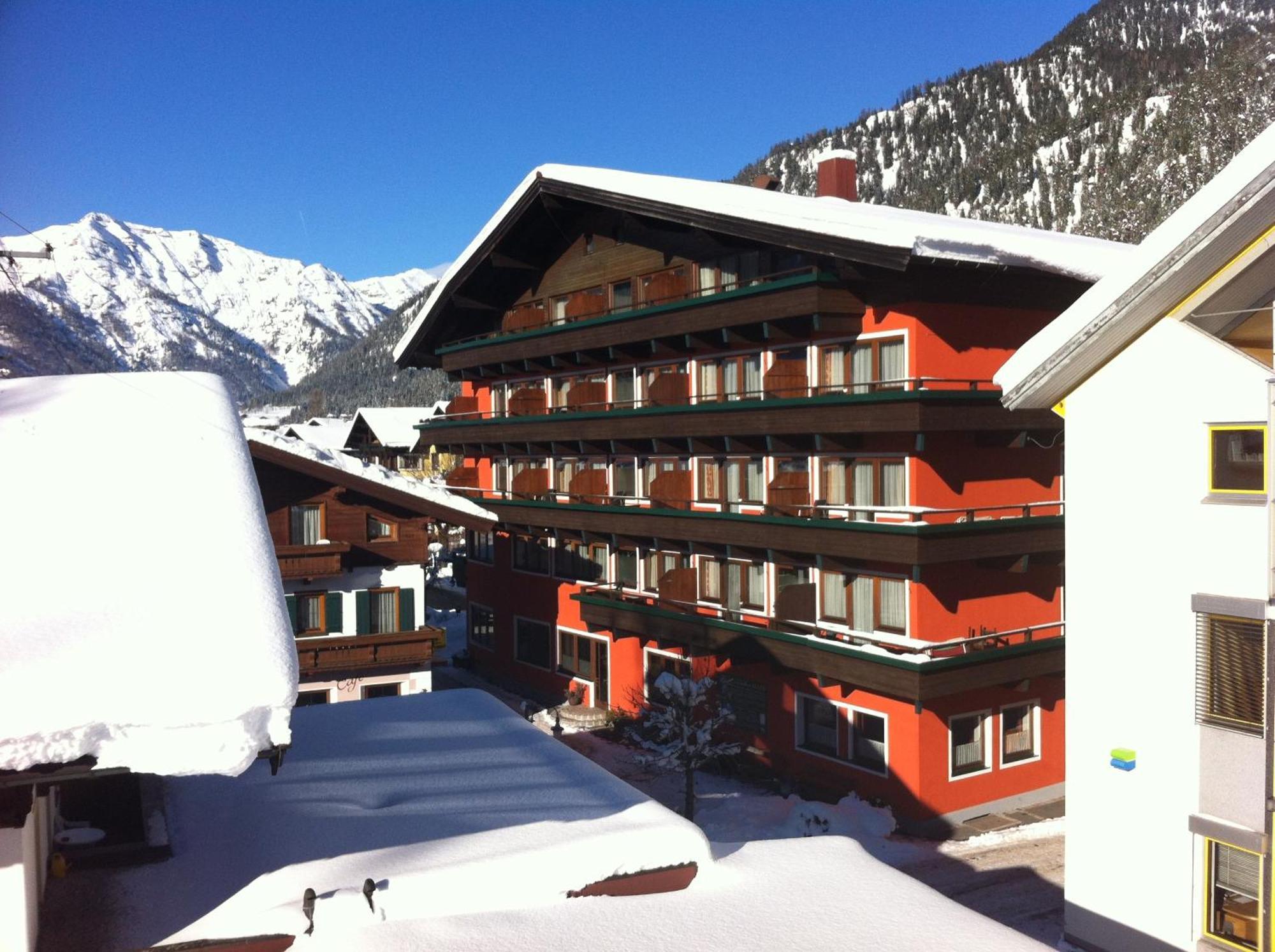 Hotel Tiroler Adler - Bed And Breakfast Waidring Luaran gambar