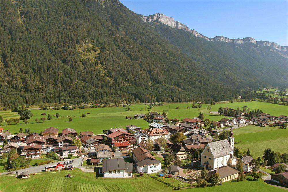 Hotel Tiroler Adler - Bed And Breakfast Waidring Luaran gambar