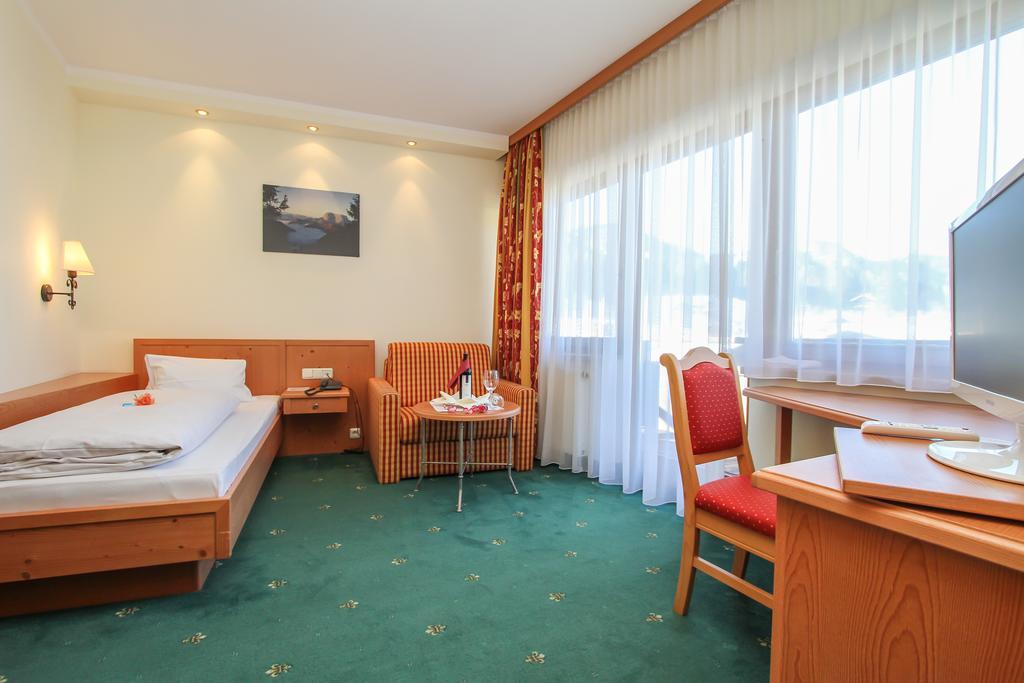 Hotel Tiroler Adler - Bed And Breakfast Waidring Luaran gambar