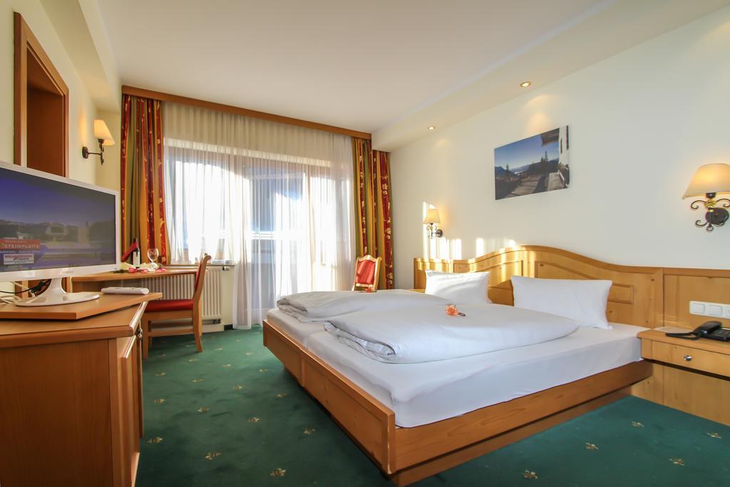 Hotel Tiroler Adler - Bed And Breakfast Waidring Luaran gambar