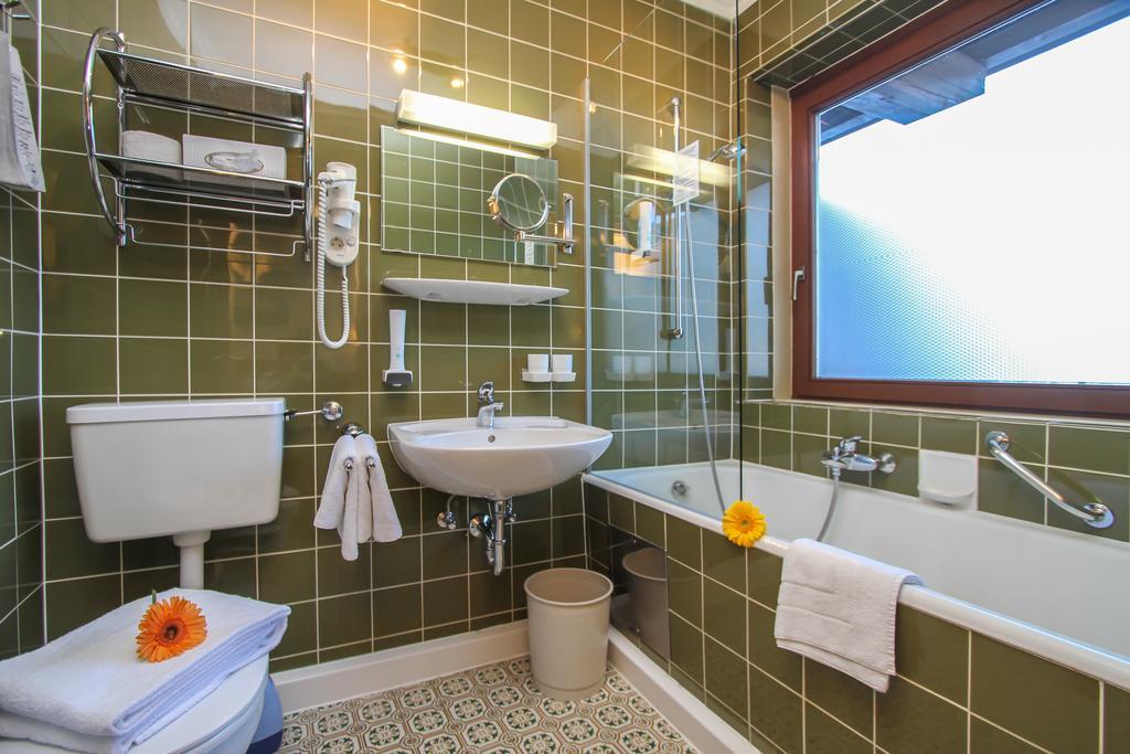 Hotel Tiroler Adler - Bed And Breakfast Waidring Luaran gambar