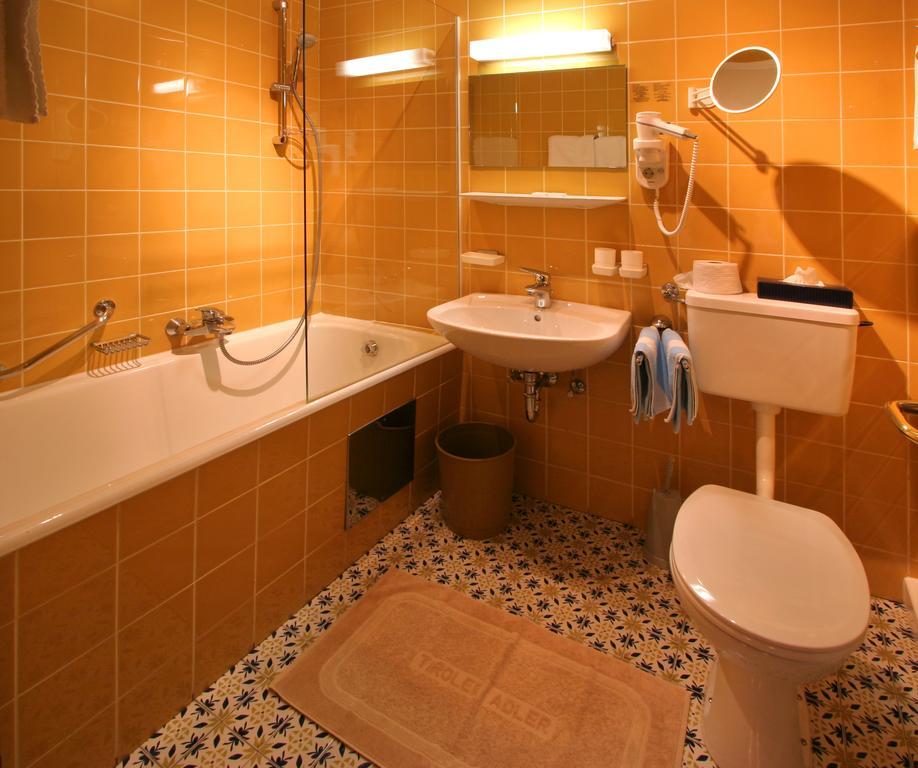 Hotel Tiroler Adler - Bed And Breakfast Waidring Luaran gambar