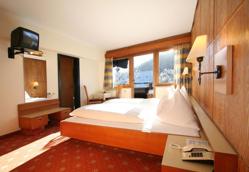 Hotel Tiroler Adler - Bed And Breakfast Waidring Bilik gambar